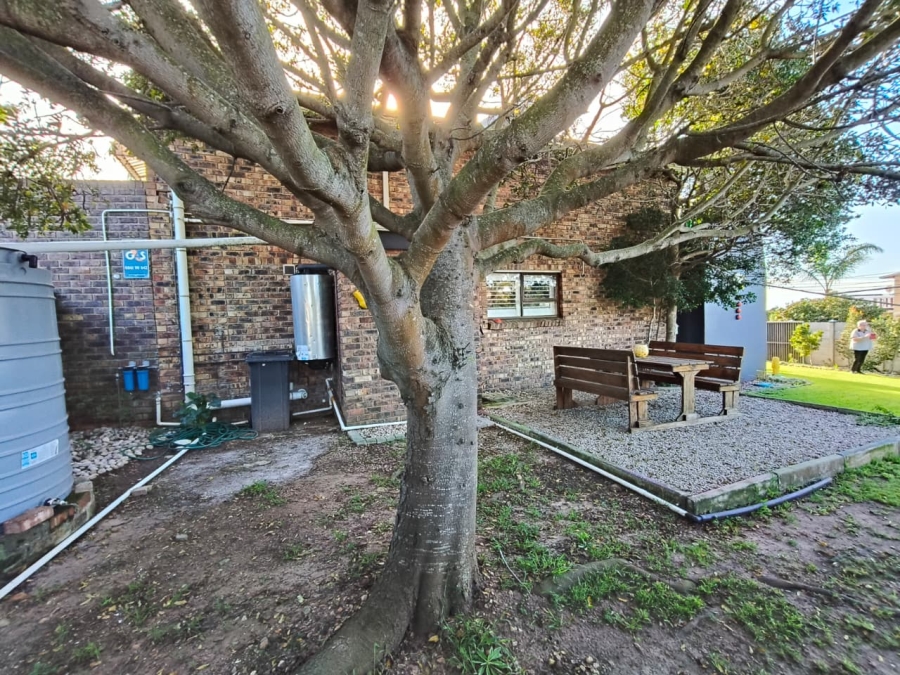 3 Bedroom Property for Sale in Wavecrest Eastern Cape